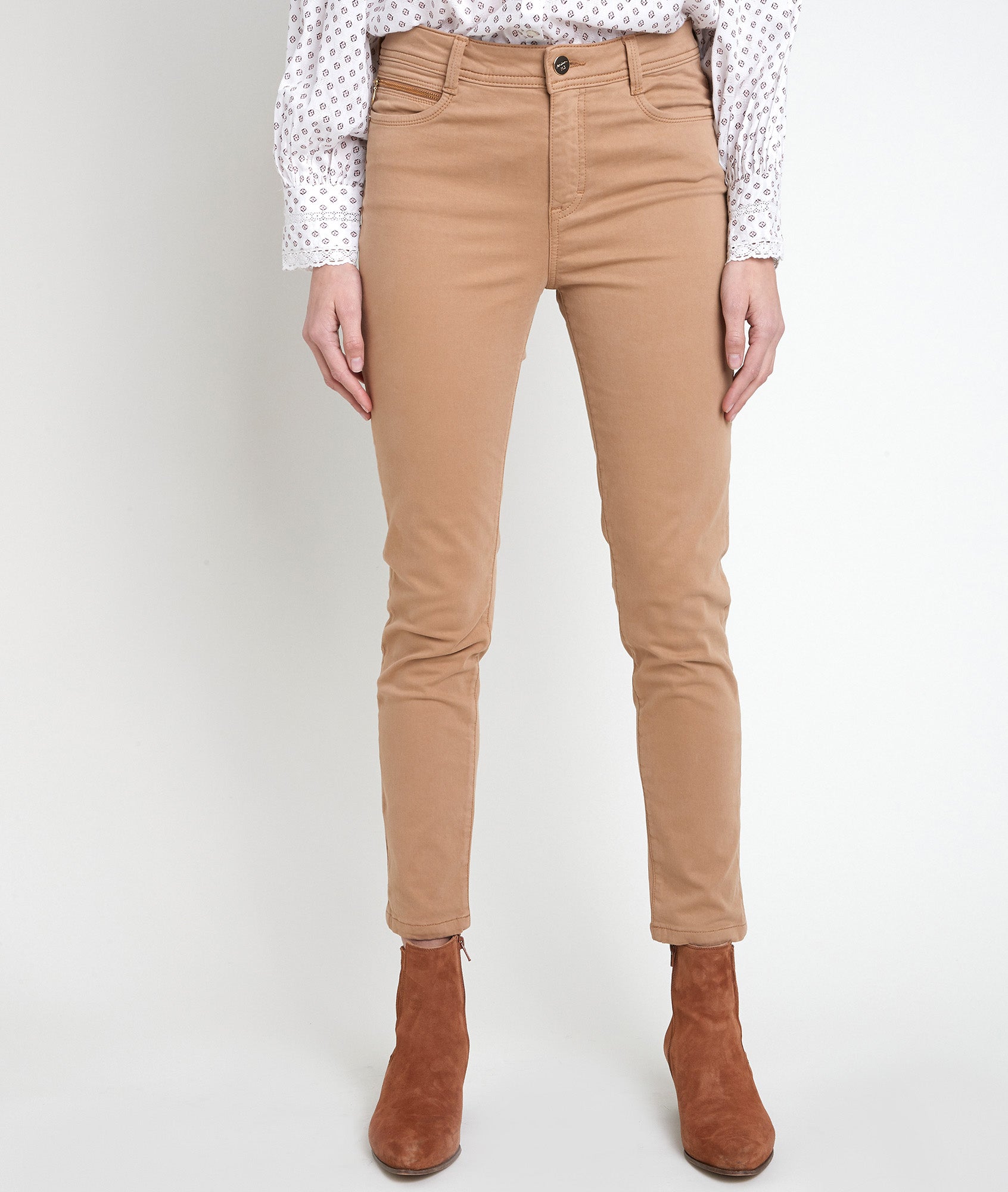 L'iconique slim jean satin de coton camel Sultan Faume - seconde main