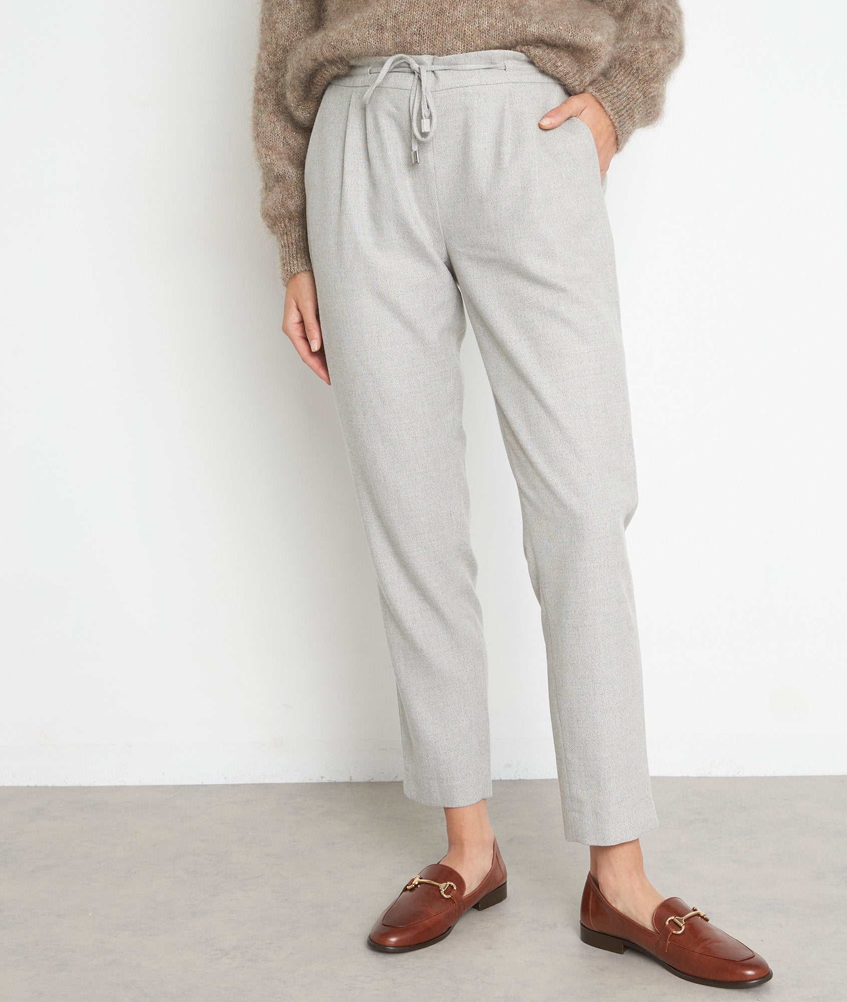 Pantalon gris à pinces et cordon Flynn Faume - seconde main