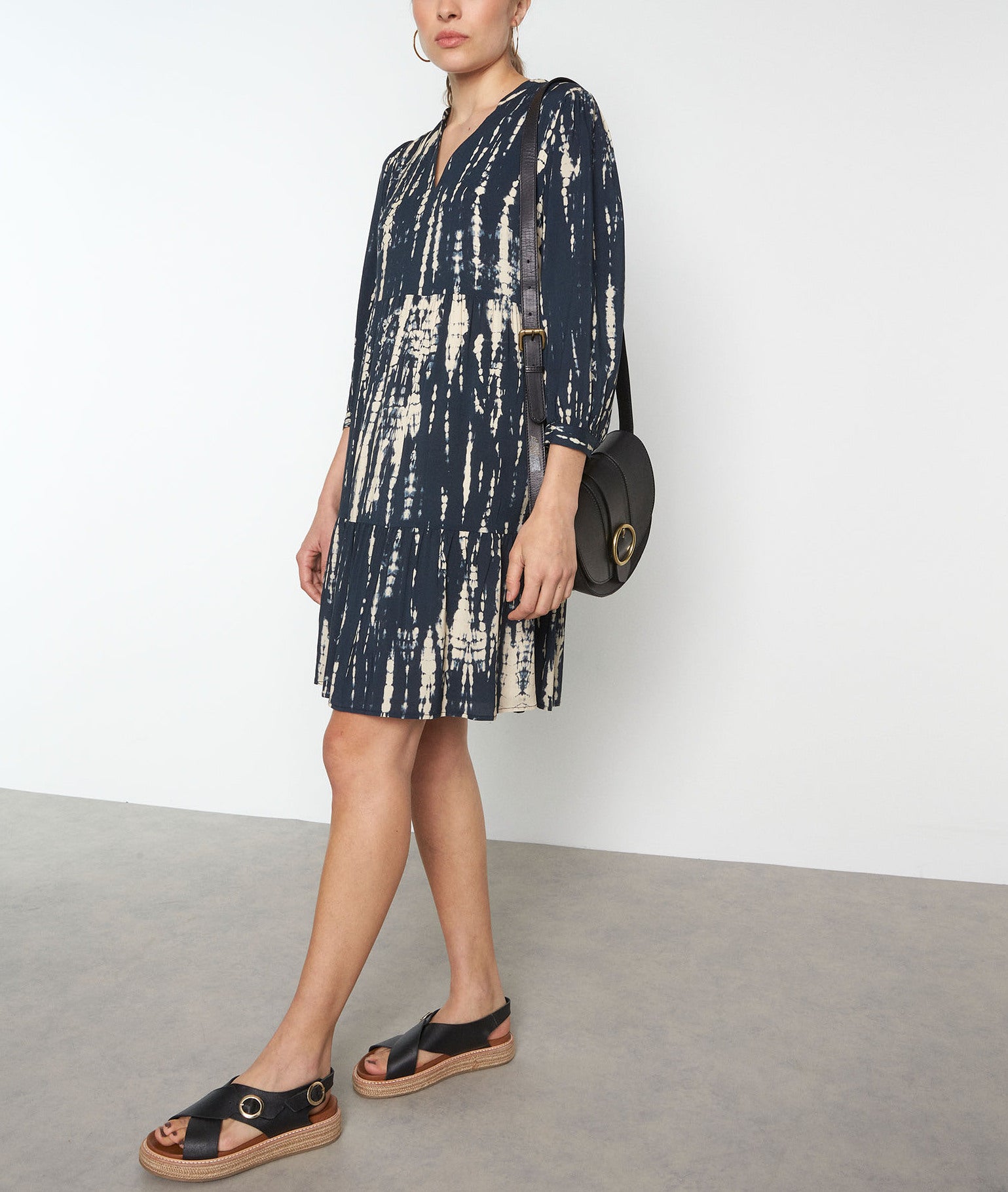 Robe courte évasée imprimée tie & dye noire Nadypso Faume - seconde main