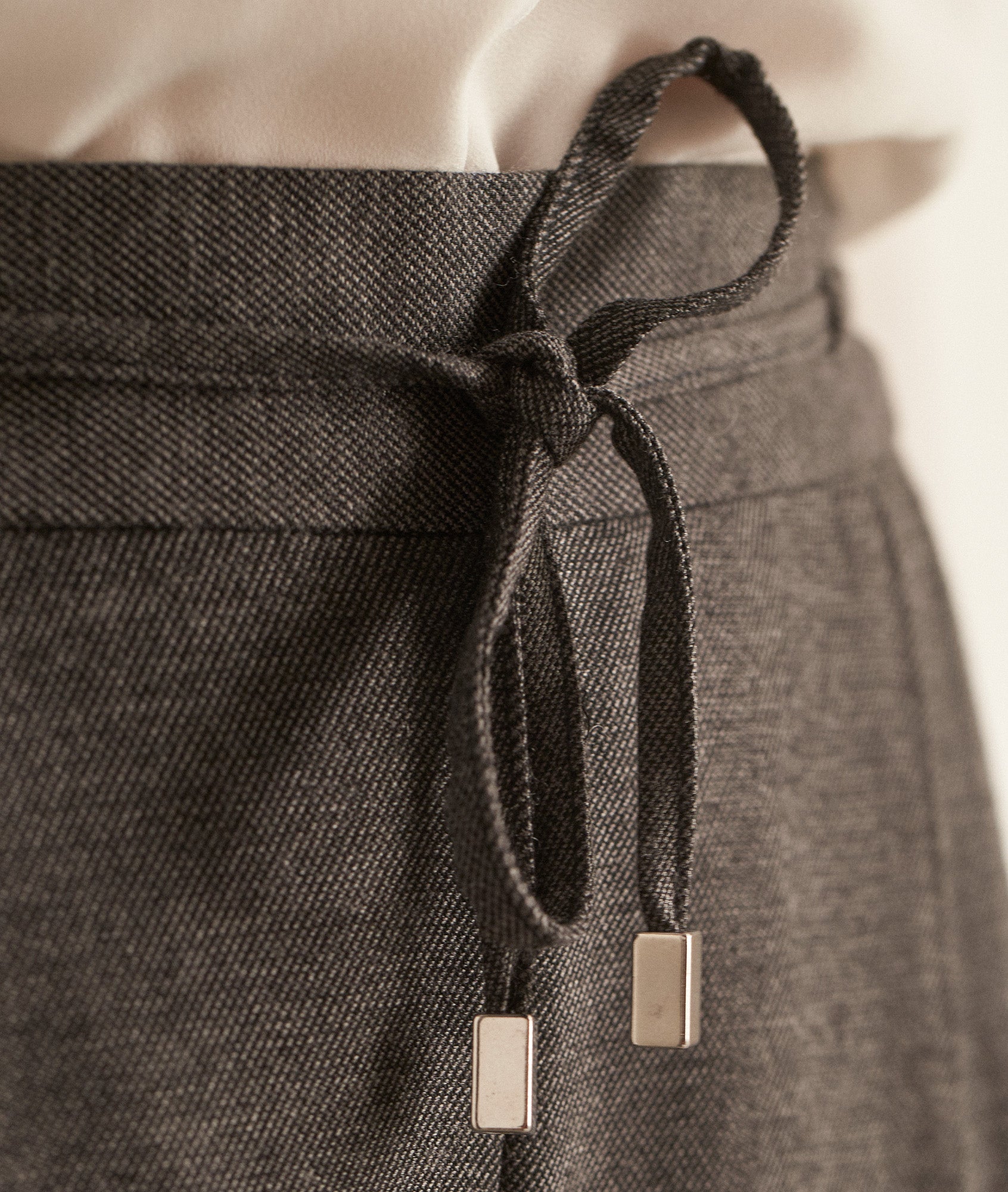 Pantalon carotte fluide et chiné gris foncé Flynn Faume - seconde main