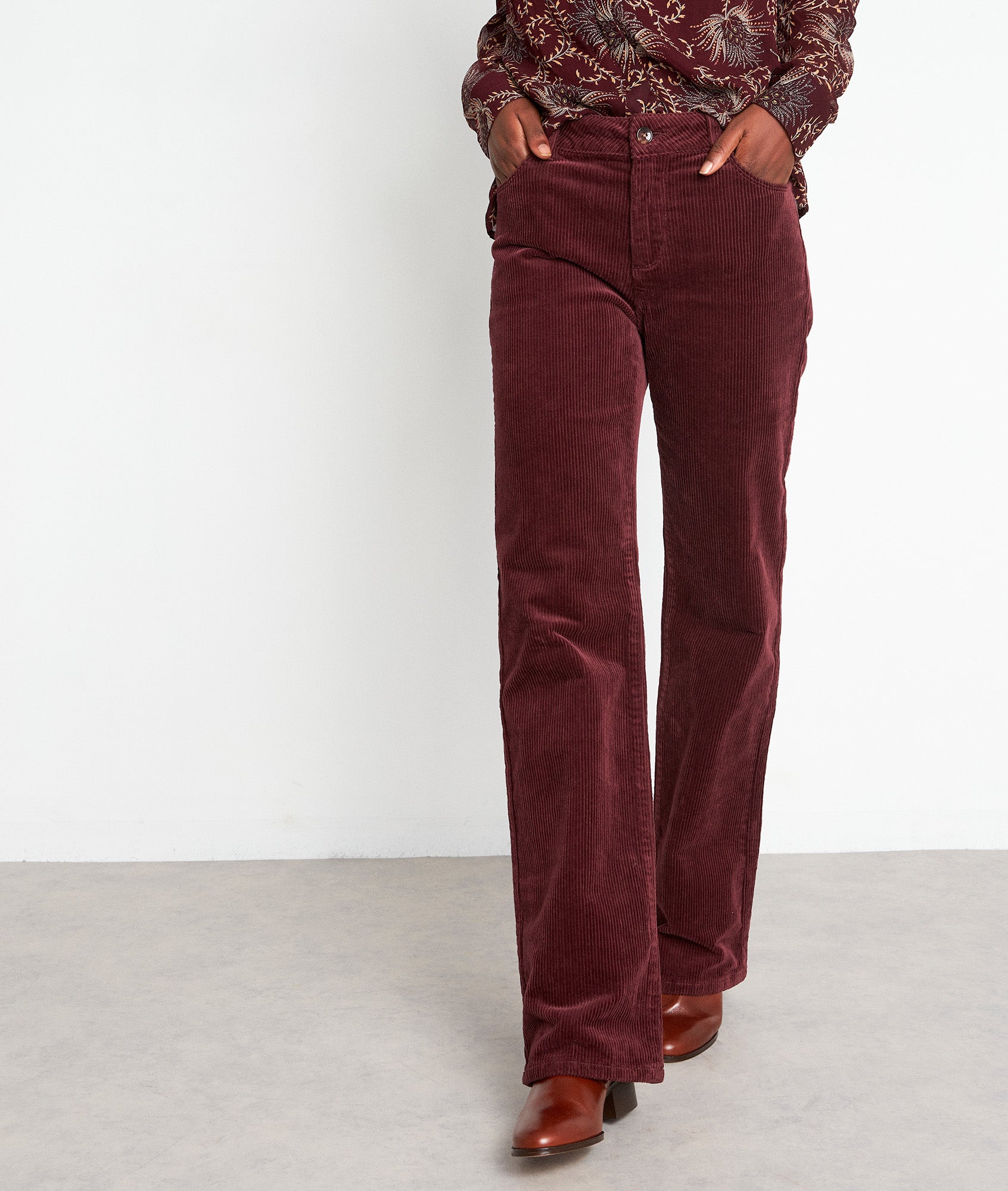 Pantalon coupe flare en velours bordeaux Fidji Faume - seconde main