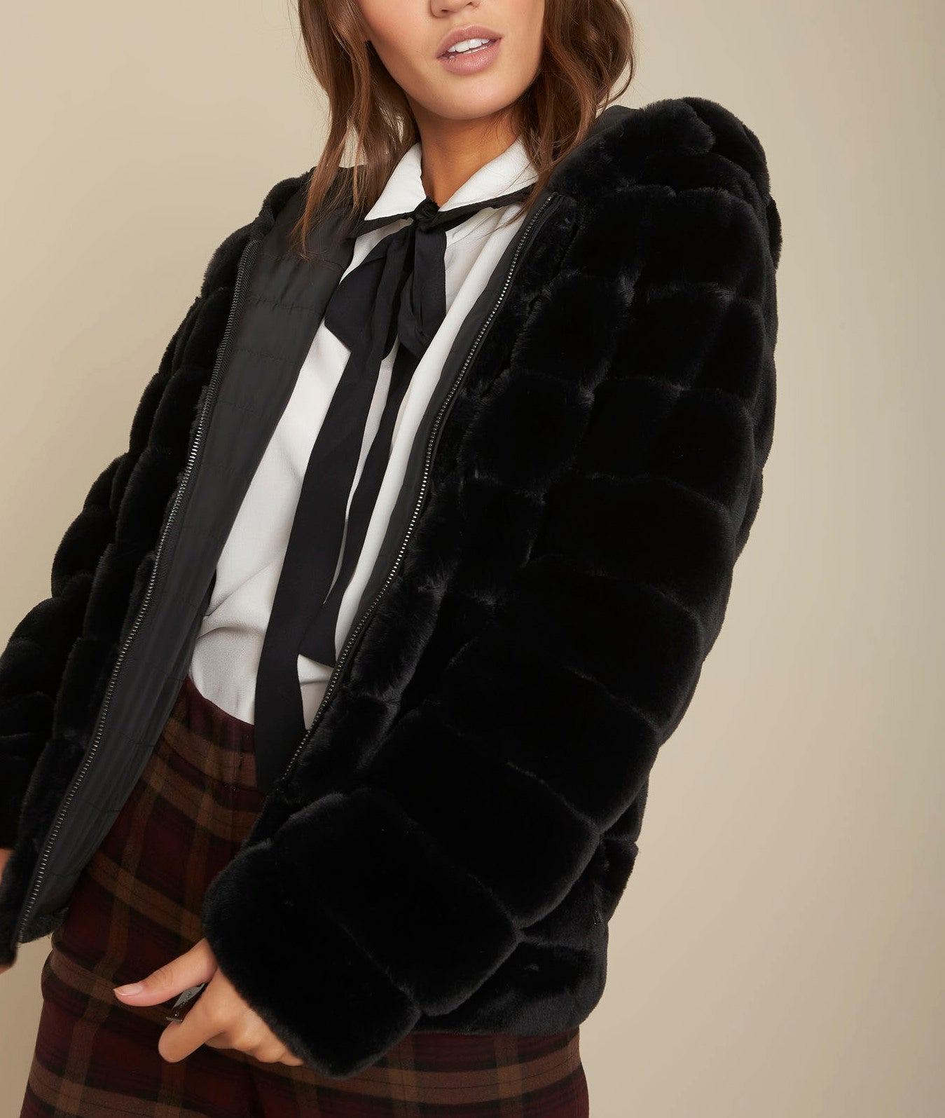 Manteau en fausse fourrure noir Laura Faume - seconde main