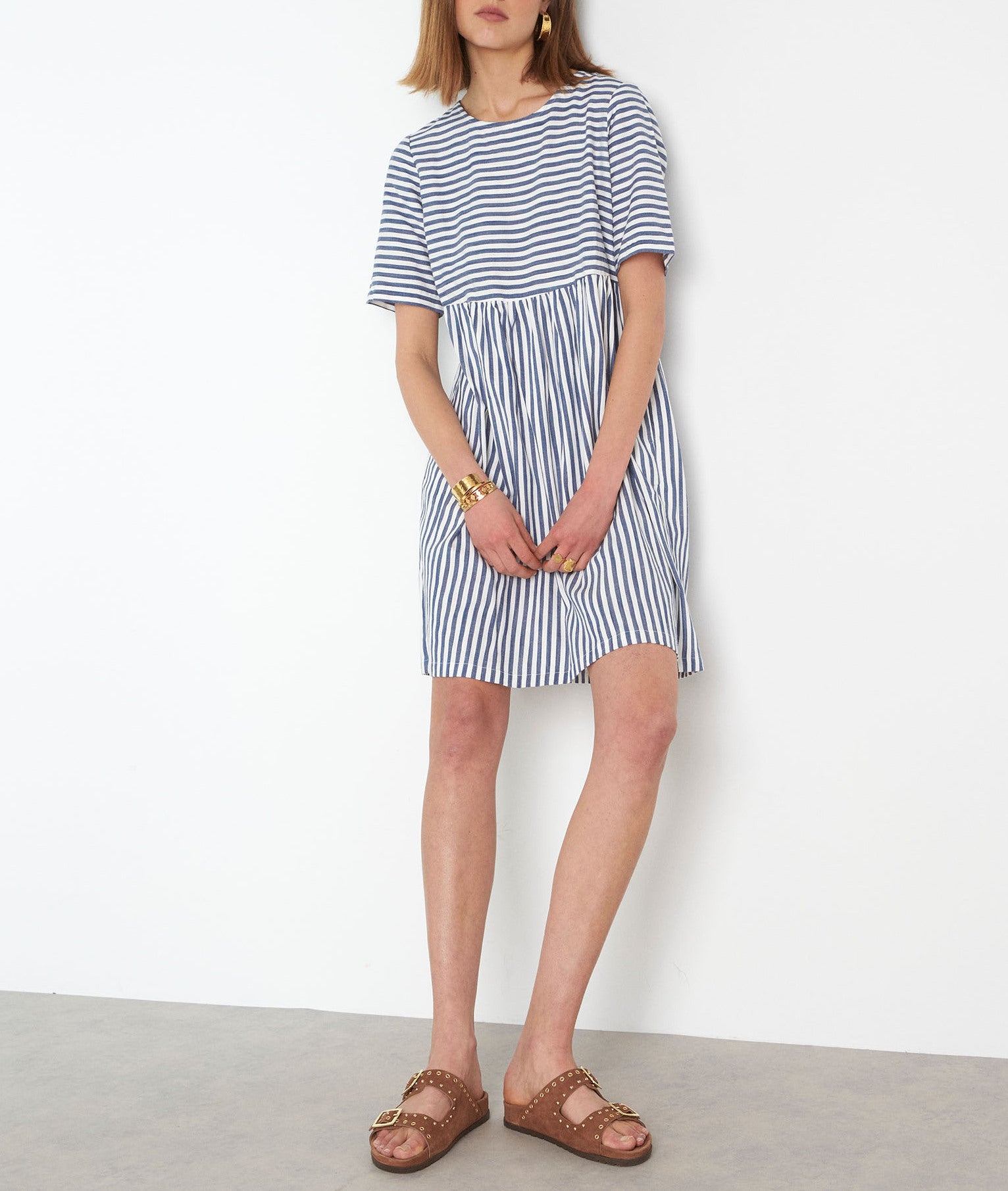 Robe rayée bleu ciel et blanche Chaima Faume - seconde main