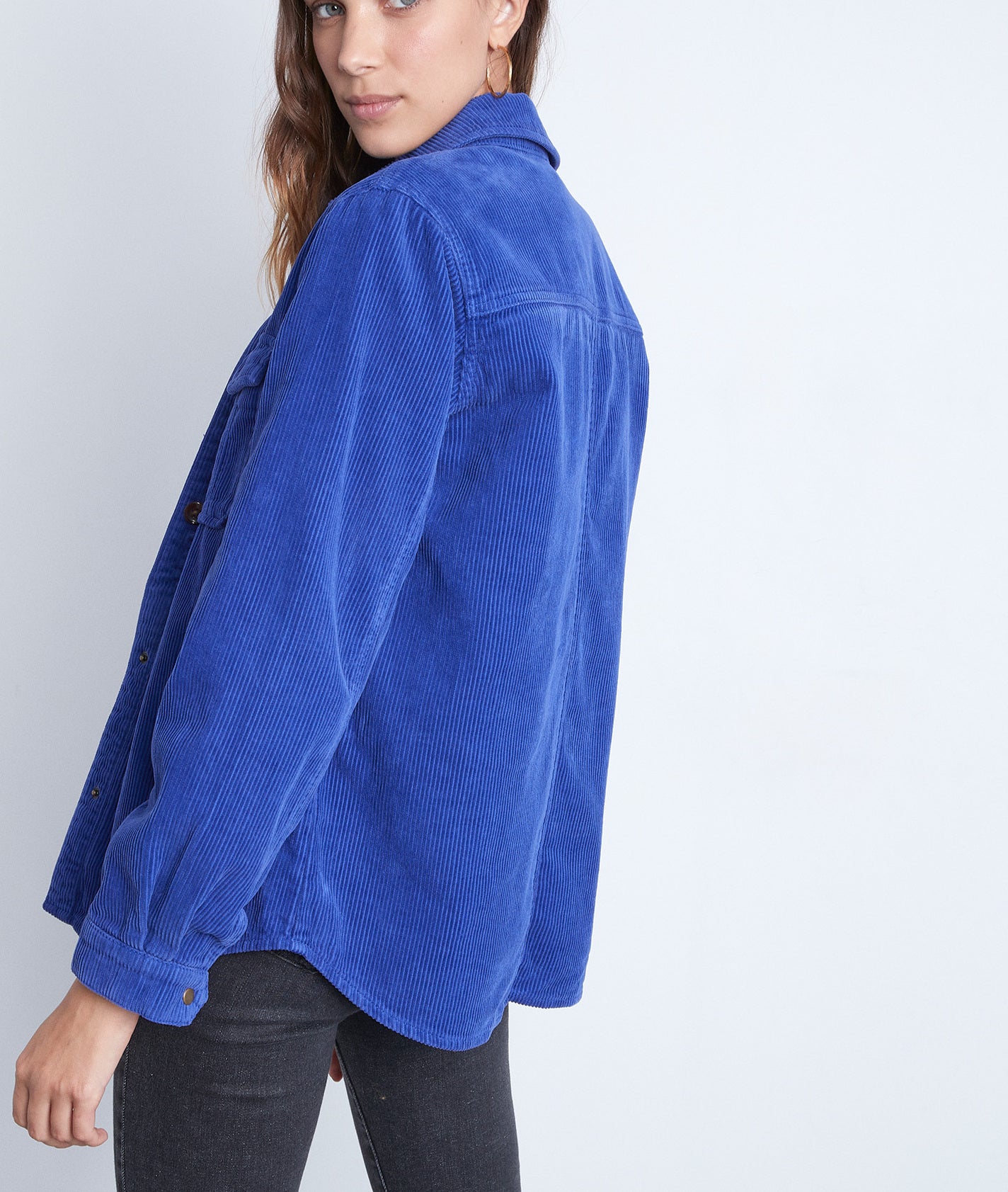 Surchemise en velours côtelé bleu électrique Perle Faume - seconde main