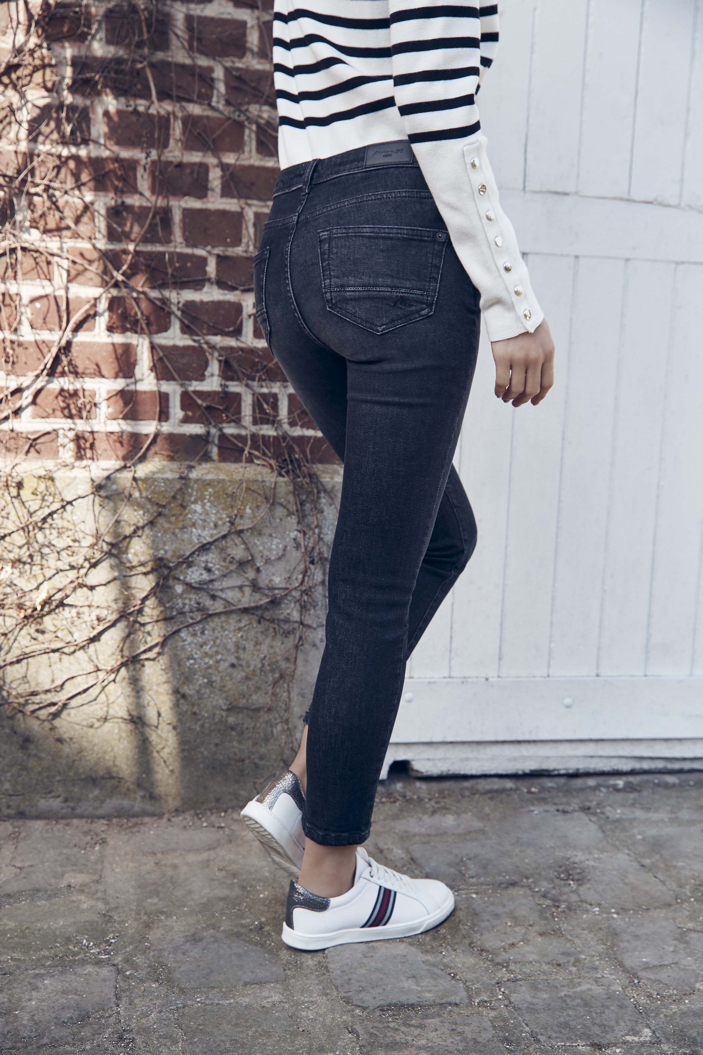 L'Iconique slim stylised black Sultan Faume - seconde main