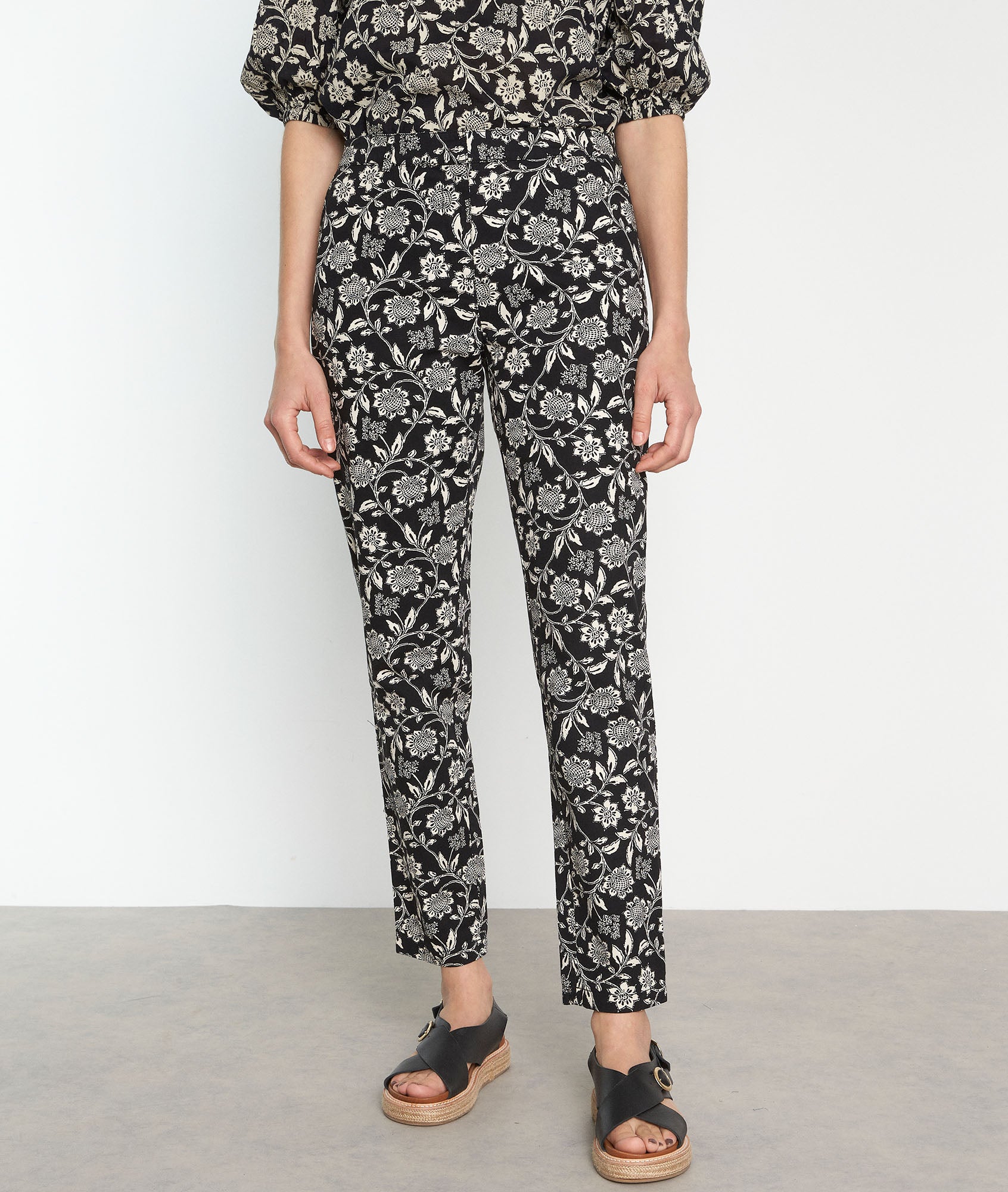 Pantalon chino en coton imprimé noir Satie Faume - seconde main