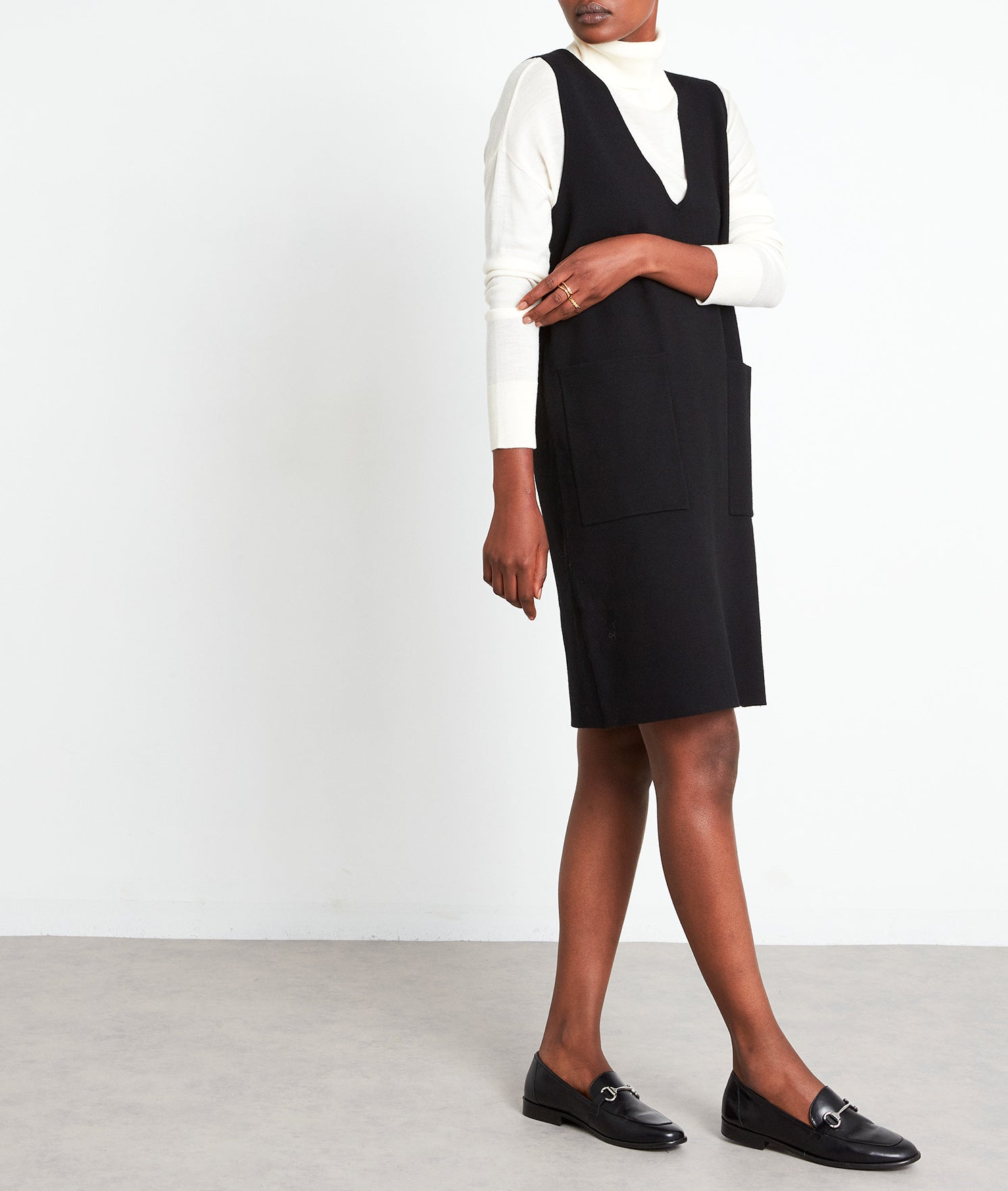 Robe chasuble en viscose EcoVero noire Salome Faume - seconde main