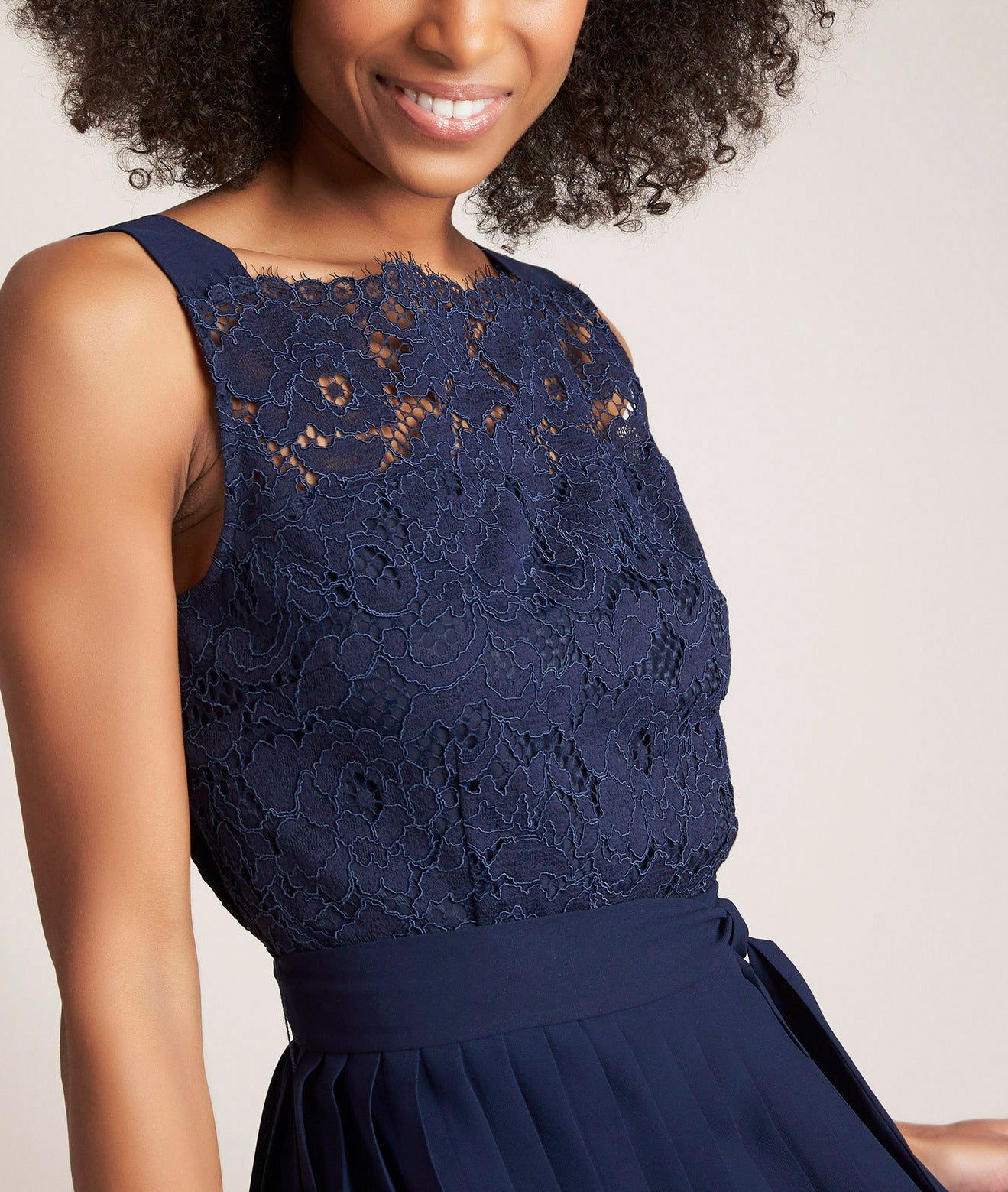 Robe à dentelle Ora Faume - seconde main