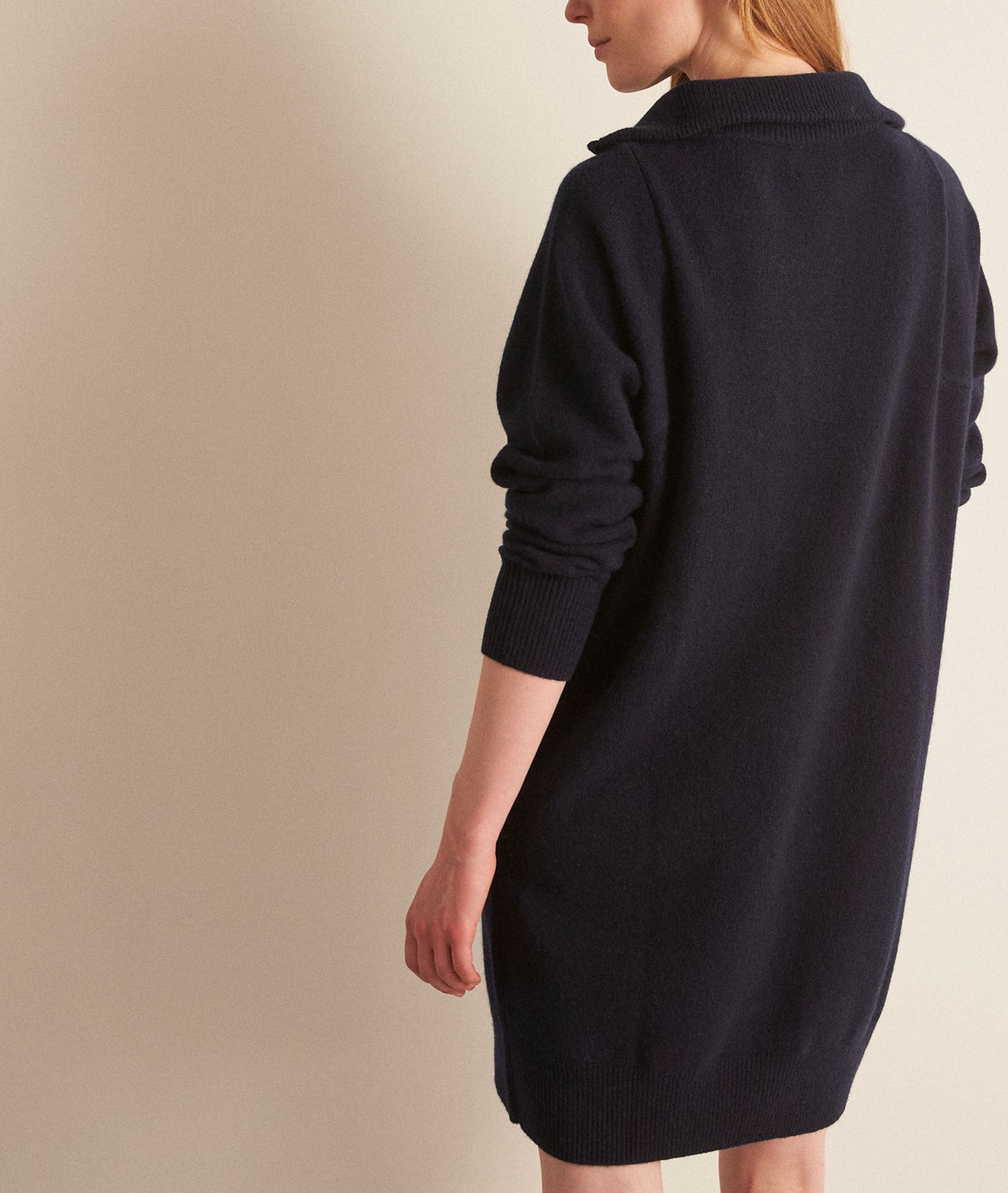 Robe courte en laine responsable marine Hazel Faume - seconde main