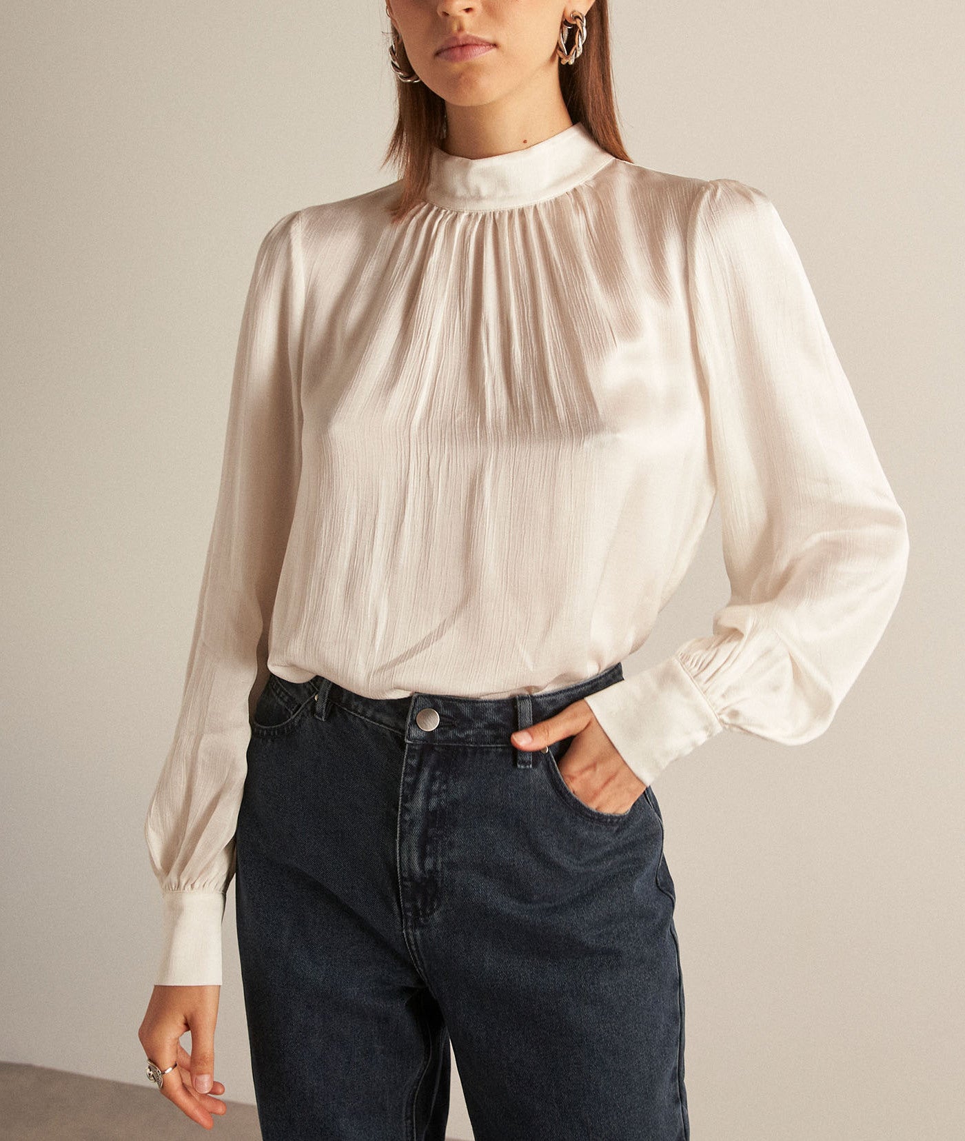Blouse fluide et satinée écrue Alicia Faume - seconde main