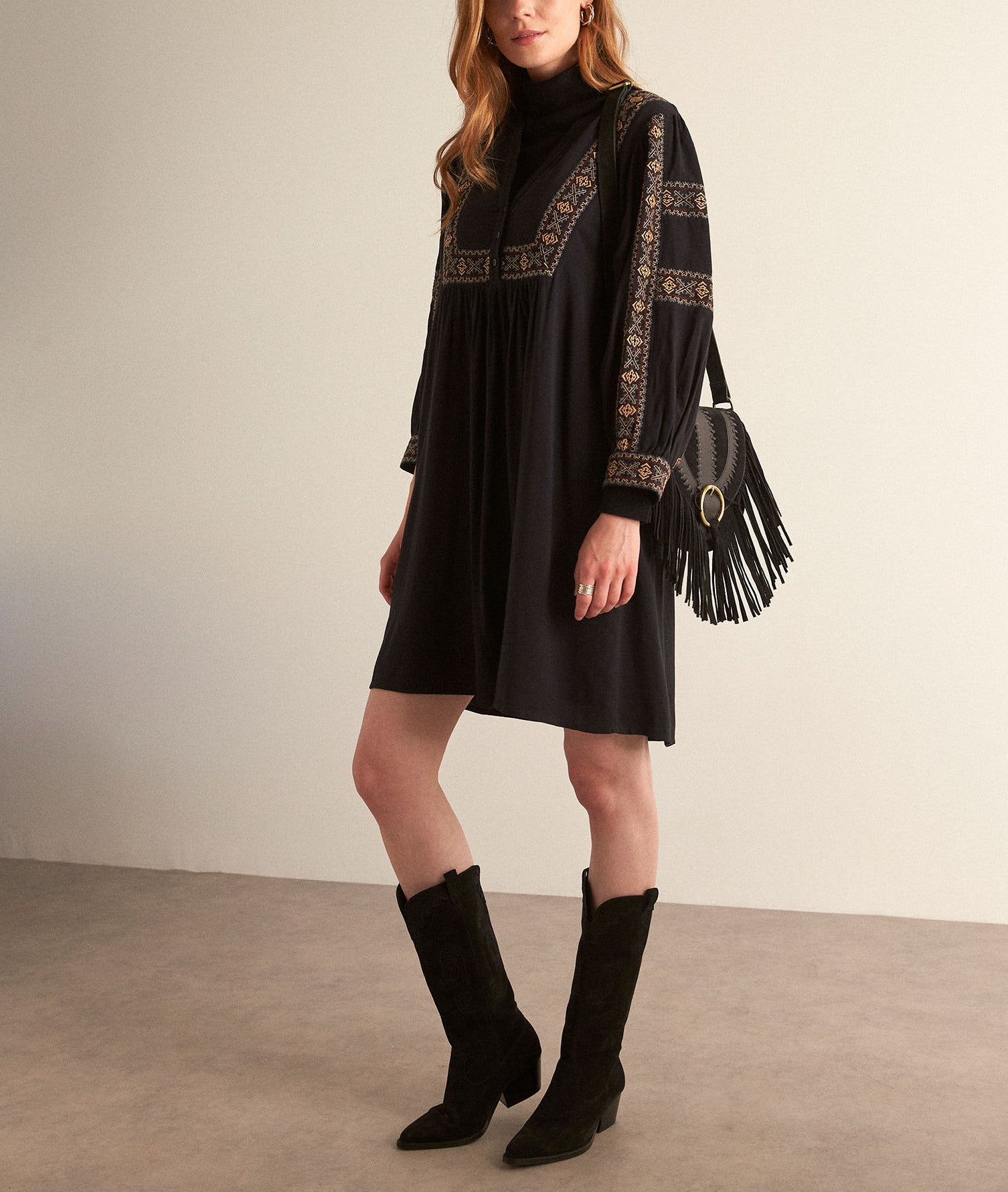 Robe courte brodée noire Haelle Faume - seconde main