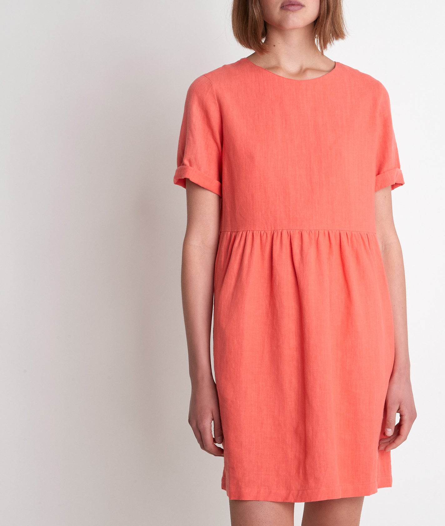 Robe en lin certifié corail Latoya Faume - seconde main