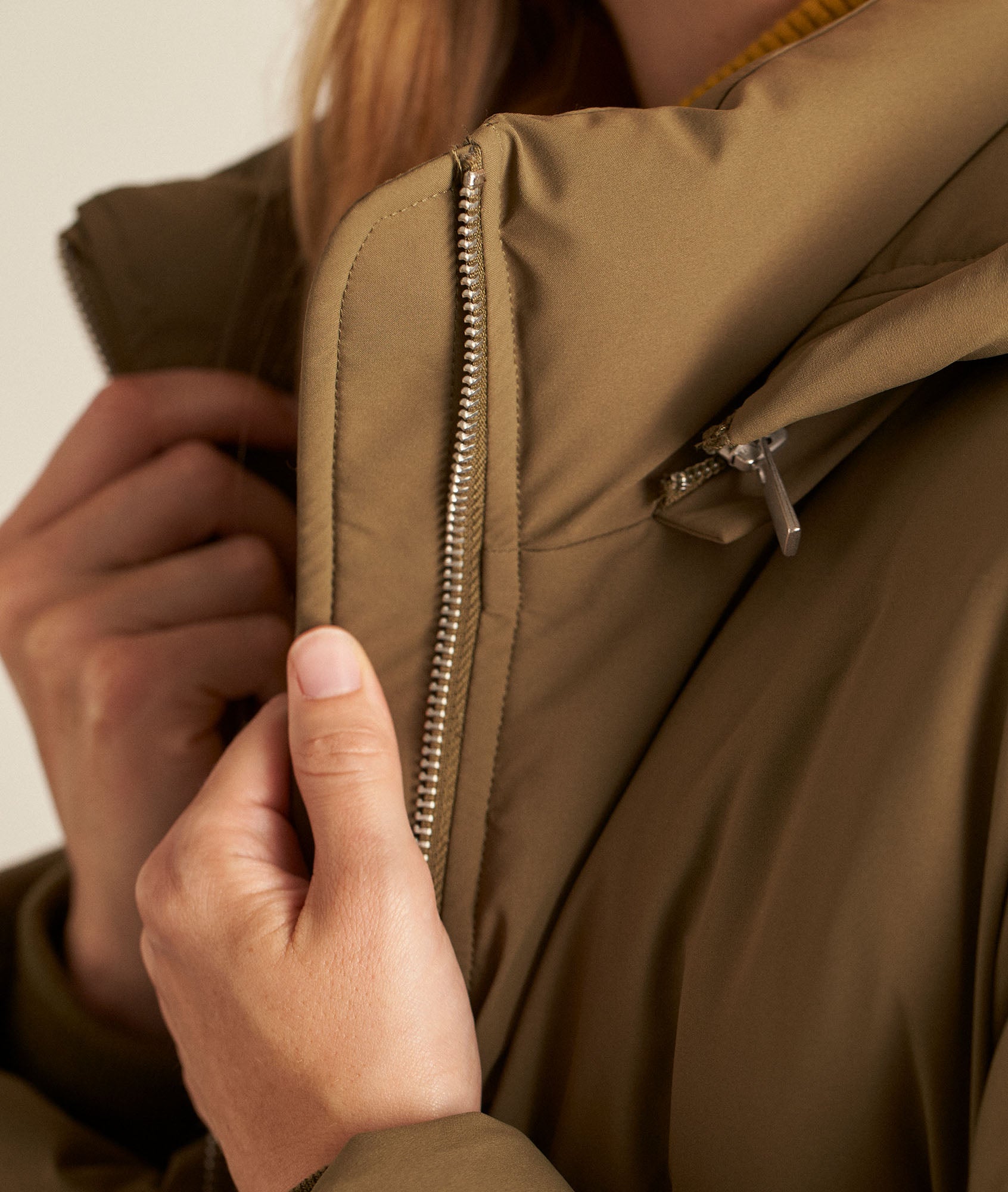 Doudoune courte kaki clair Mina Faume - seconde main